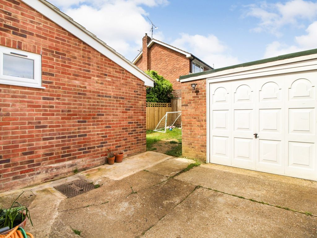3 bed semi-detached house for sale in Gwynne Close, Tilehurst, Reading RG31, £389,950