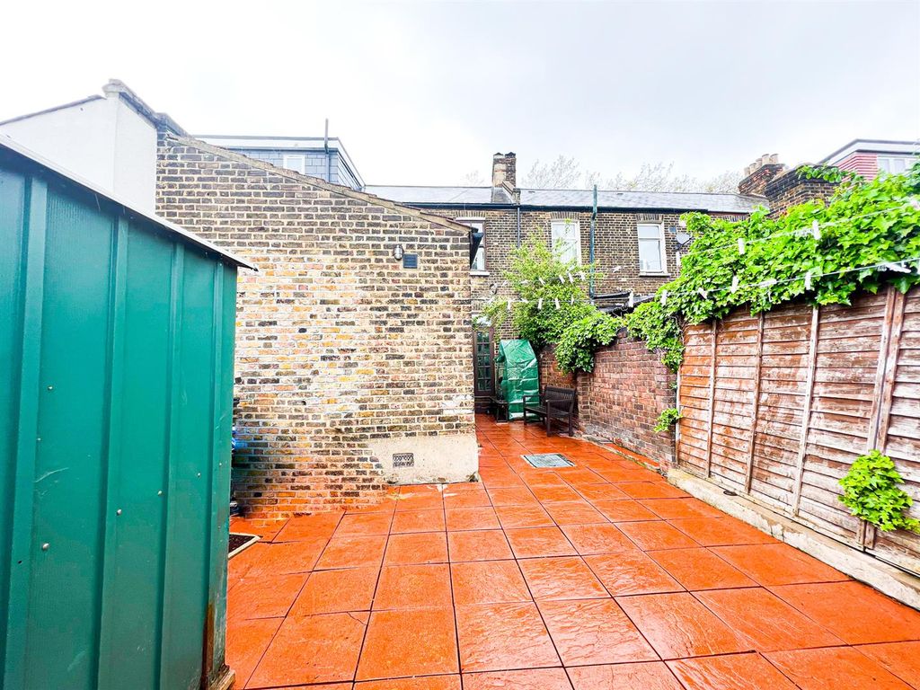 3 bed end terrace house for sale in Forest View Road, London E12, £560,000