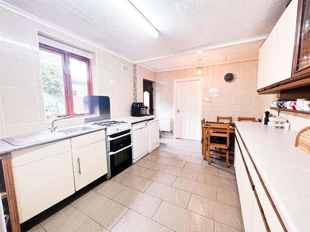 3 bed end terrace house for sale in Forest View Road, London E12, £560,000