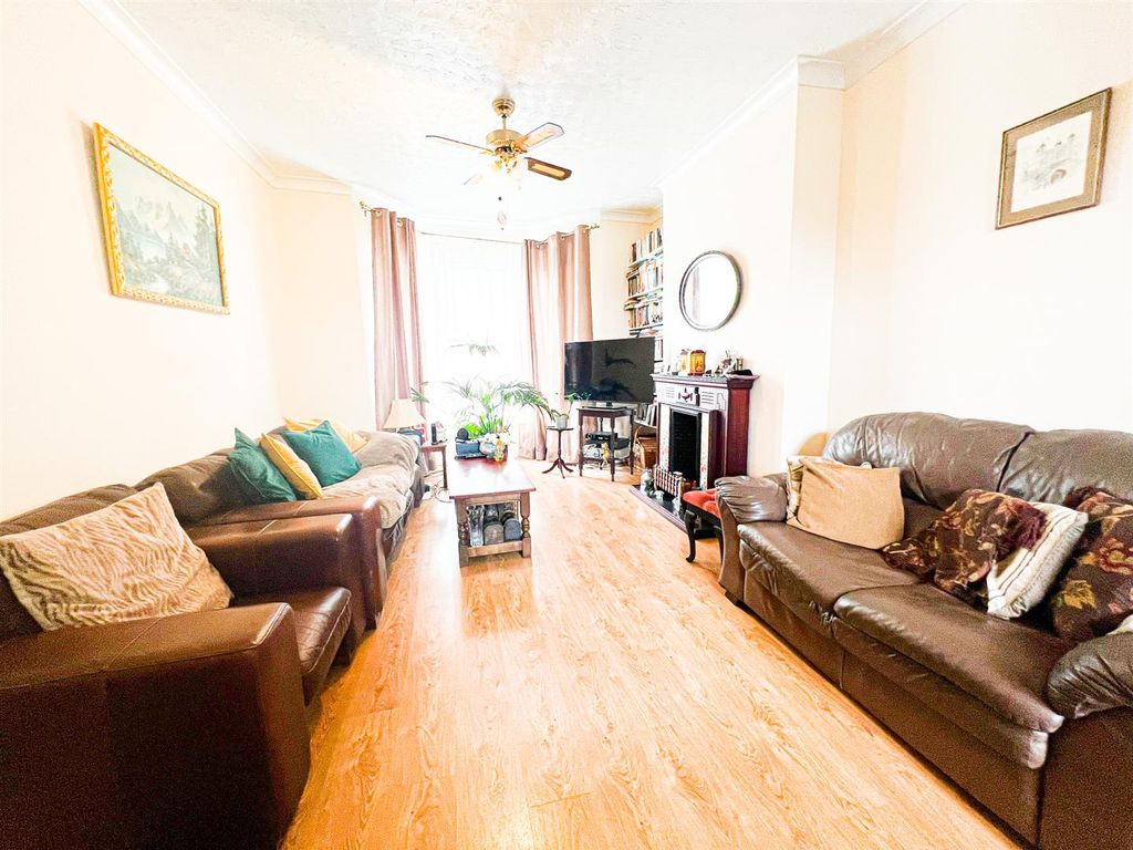 3 bed end terrace house for sale in Forest View Road, London E12, £560,000