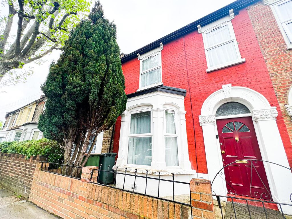 3 bed end terrace house for sale in Forest View Road, London E12, £560,000