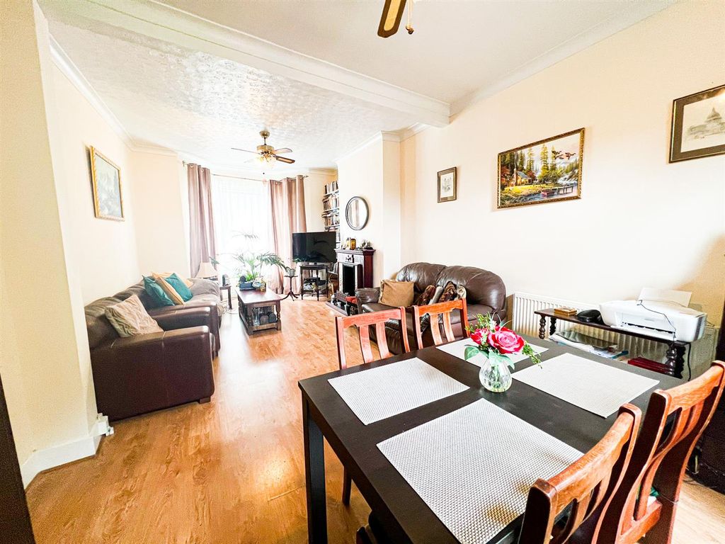 3 bed end terrace house for sale in Forest View Road, London E12, £560,000