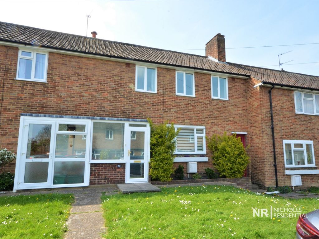 3 bed property for sale in Frimley Road, Chessington, Surrey. KT9, £465,000