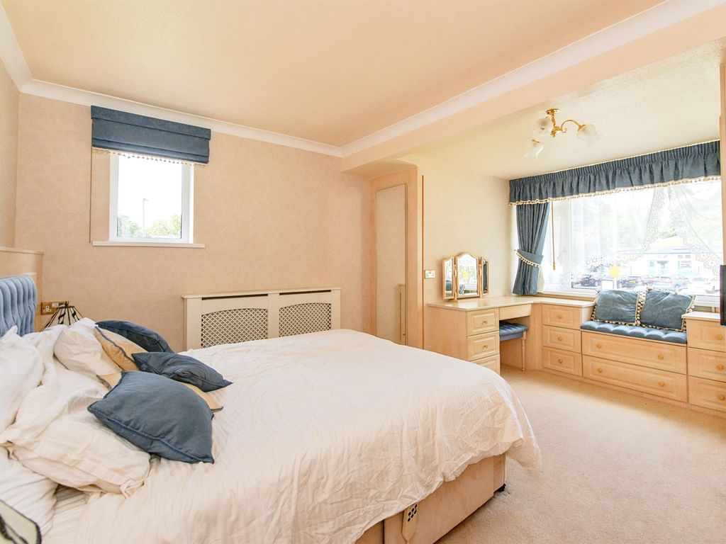 5 bed detached house for sale in Carleton Road, Carleton, Pontefract WF8, £525,000