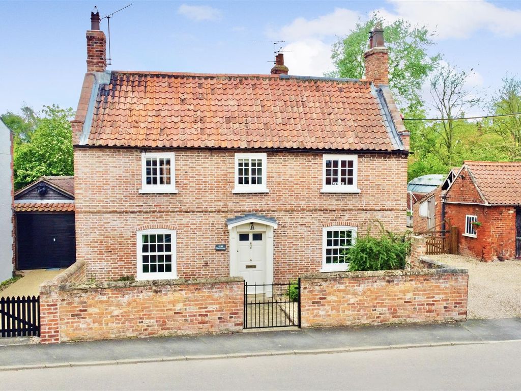4 bed detached house for sale in High Street, Brant Broughton, Lincoln LN5, £545,000