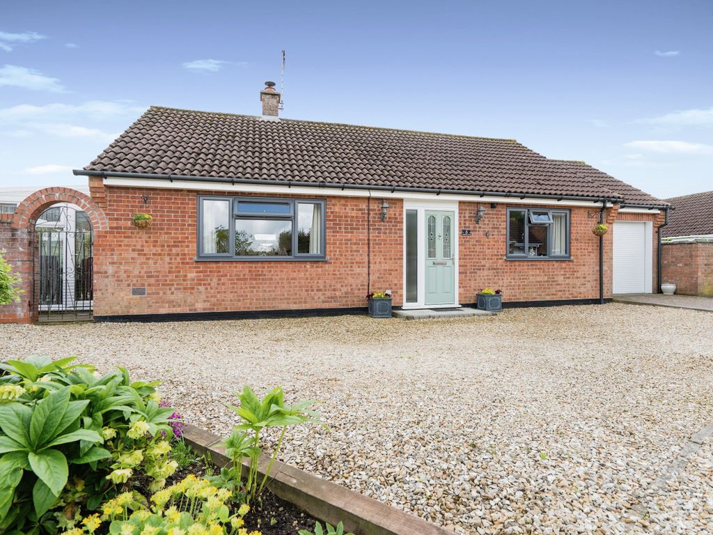3 bed bungalow for sale in Claxtons Close, Mileham, King's Lynn PE32, £350,000