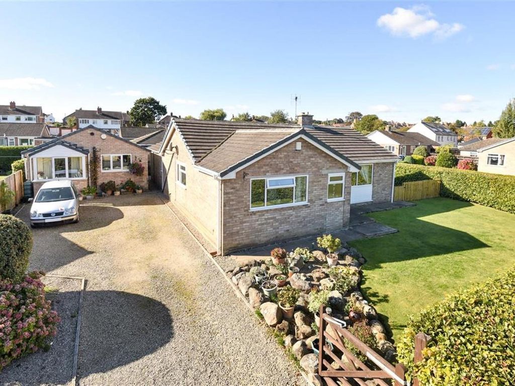 4 bed detached bungalow for sale in Brookside Avenue, Bedale DL8, £350,000