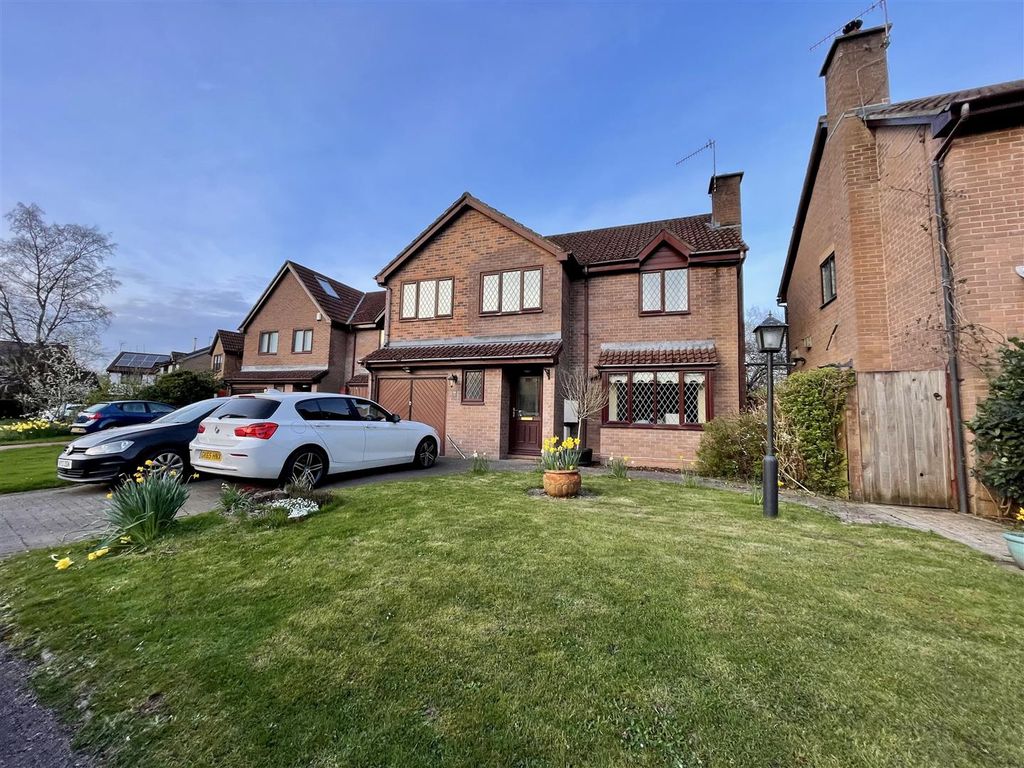 4 bed detached house for sale in Riverglade, Gwaelod-Y-Garth, Cardiff CF15, £520,000