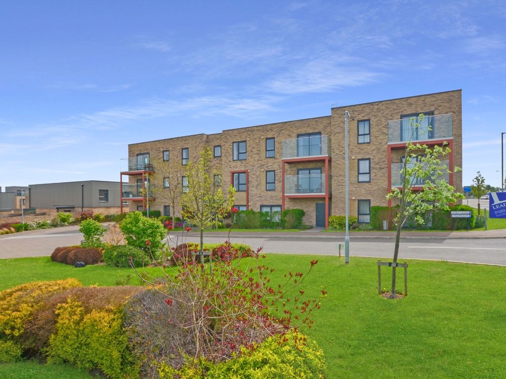2 bed flat for sale in Pinks Close, Cambridge CB1, £375,000