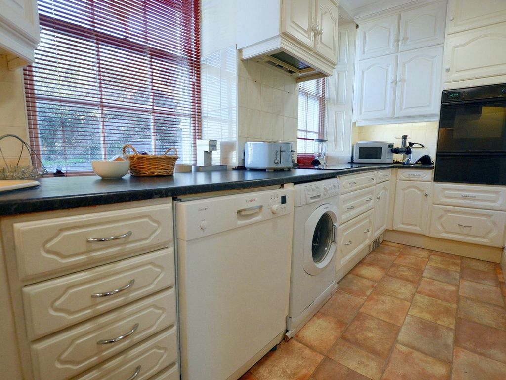 3 bed flat for sale in Beacon Terrace, Torquay TQ1, £255,000