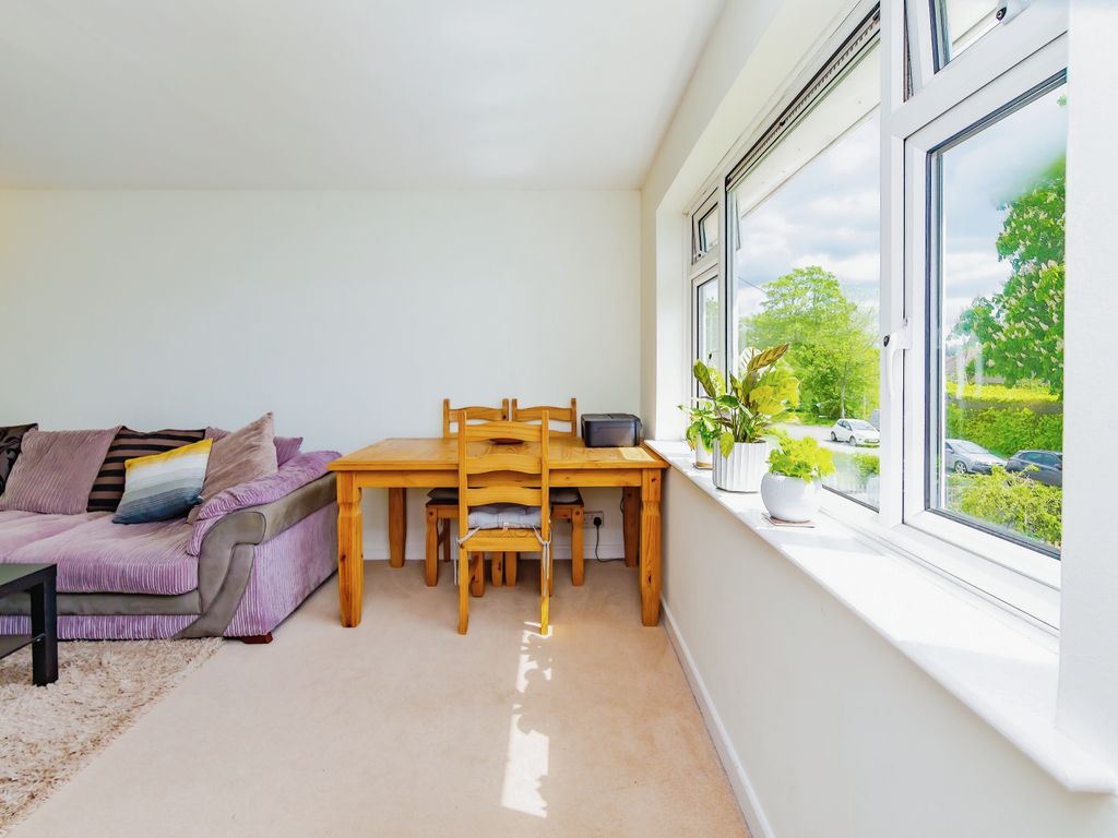 2 bed maisonette for sale in Ashcombe Road, Dorking RH4, £400,000