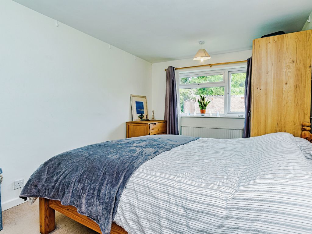 2 bed maisonette for sale in Ashcombe Road, Dorking RH4, £400,000