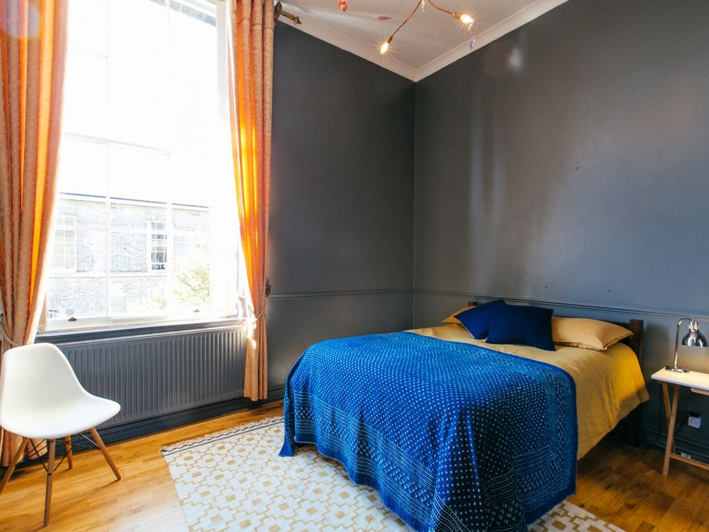 2 bed flat for sale in Royal Herbert Pavilions, Gilbert Close, London SE18, £415,000