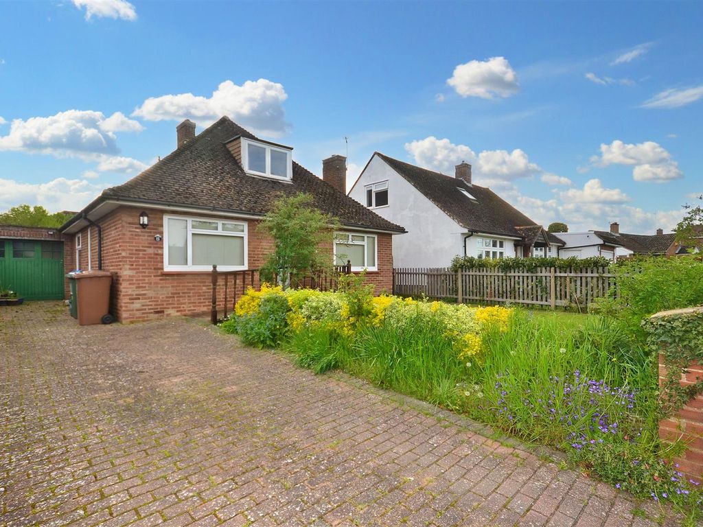 2 bed detached bungalow for sale in Bates Lane, Weston Turville, Aylesbury HP22, £550,000