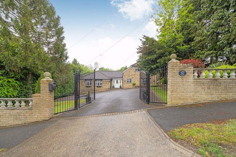 5 bed detached house for sale in The Hillside, Chelsfield Park, Orpington BR6, £1,195,000