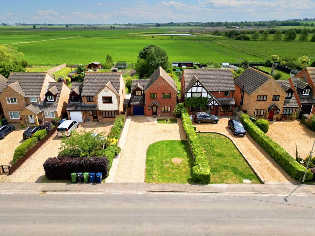 4 bed detached house for sale in Ugg Mere Court Road, Ramsey Heights, Cambridgeshire. PE26, £400,000