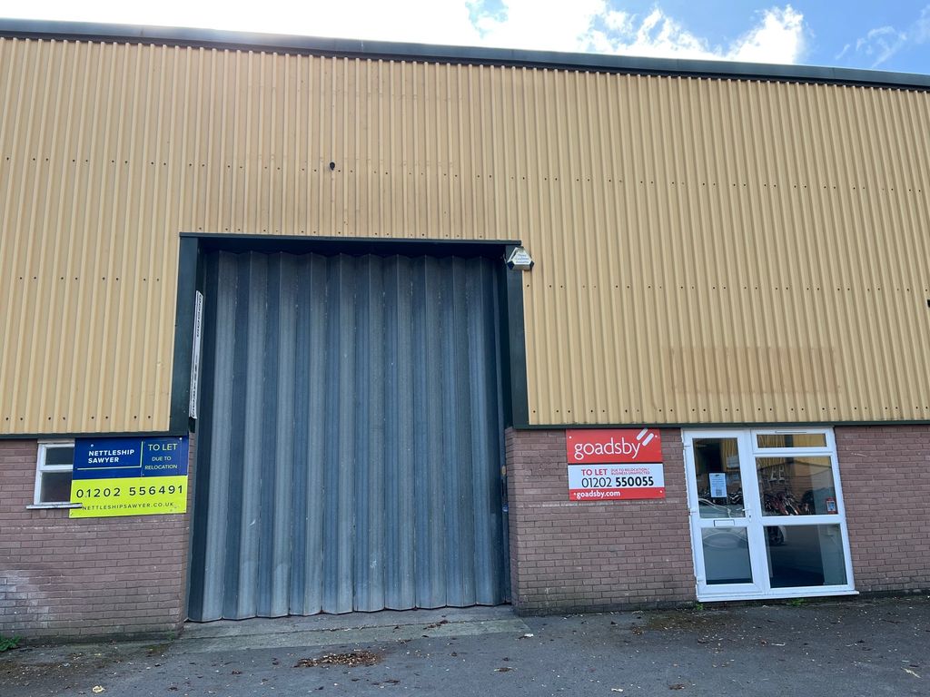 Warehouse to let in Victory Close, Three Legged Cross, Wimborne BH21, £28,000 pa