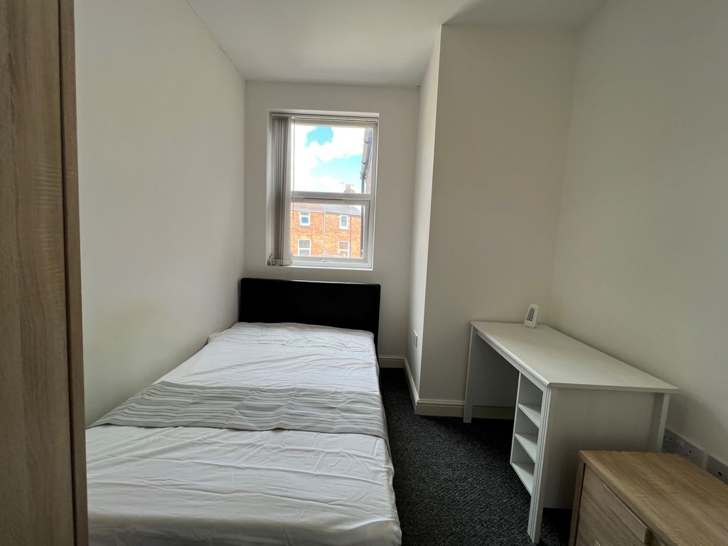 Room to rent in Earlsdon Avenue North, Earlsdon, Coventry CV5, £510 pcm