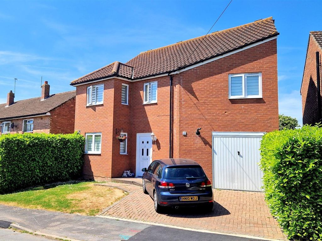 4 bed detached house for sale in Beamish Close, North Weald, Epping CM16, £595,000