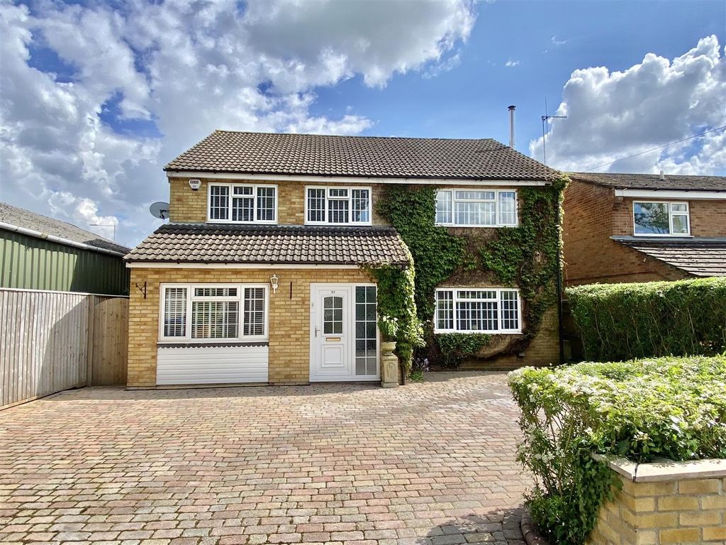 5 bed detached house for sale in Westcroft, Chippenham SN14, £497,500