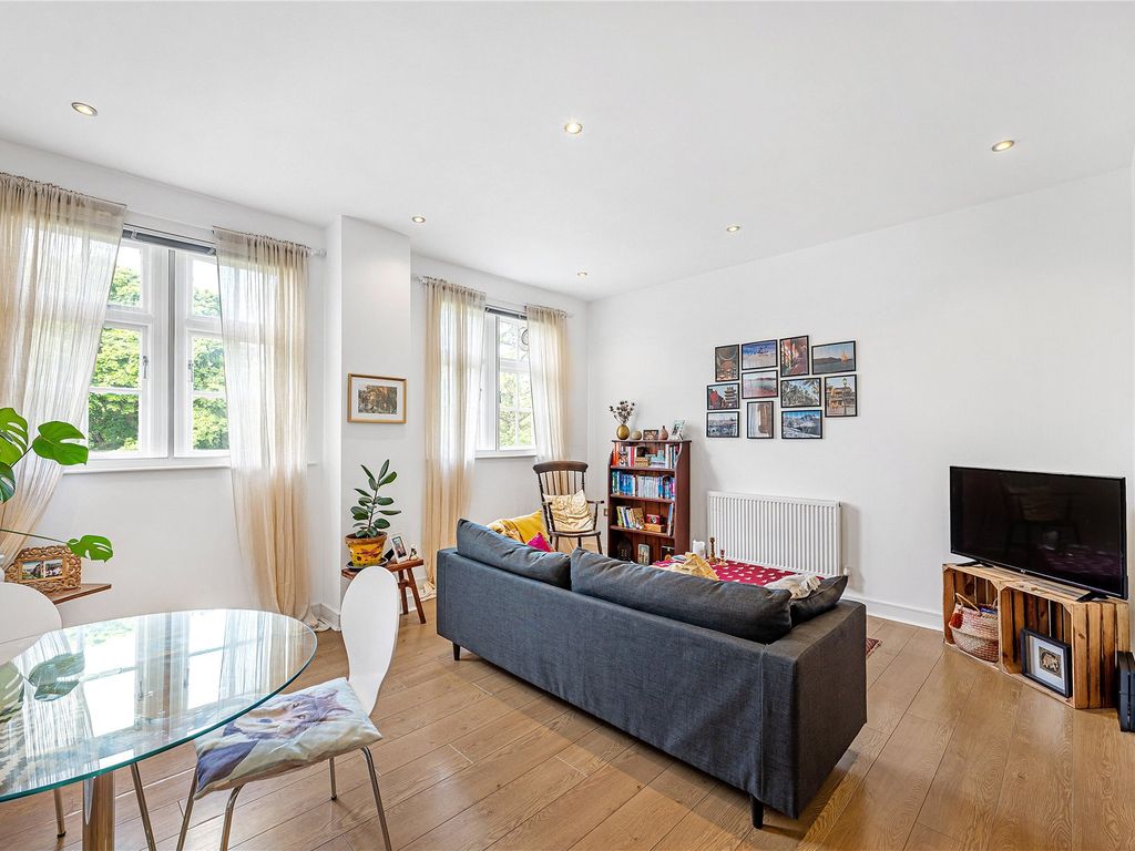 2 bed flat for sale in Marianne Close, London SE5, £450,000