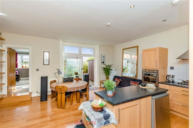2 bed flat for sale in Dyke Road, Brighton BN1, £430,000