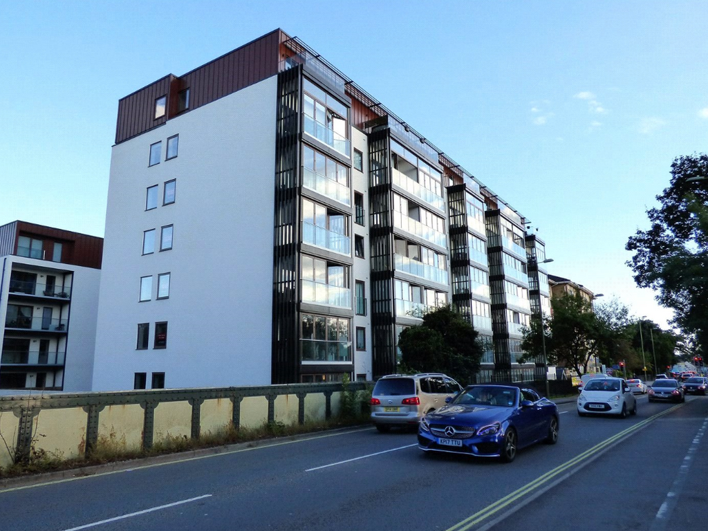 1 bed flat to rent in GU14, £1,200 pcm