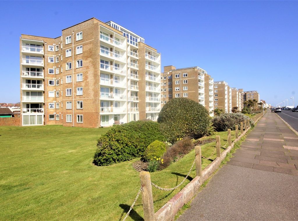 3 bed flat for sale in West Parade, Bexhill-On-Sea TN39, £495,000