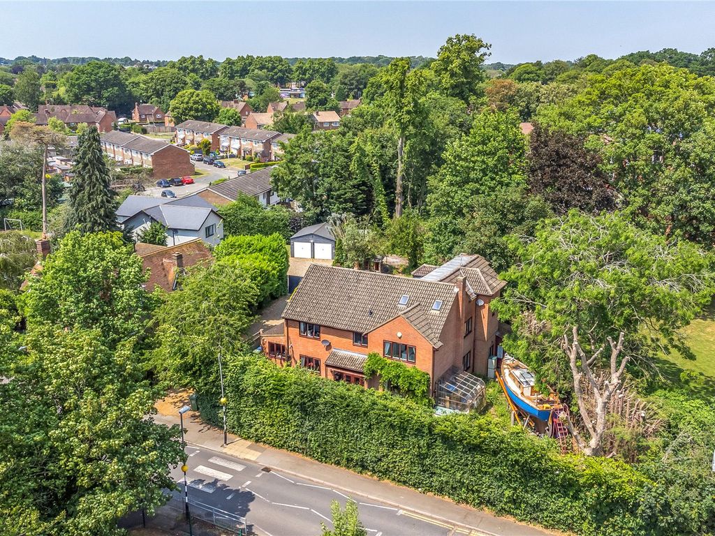 6 bed detached house for sale in Raans Road, Amersham, Buckinghamshire HP6, £1,300,000