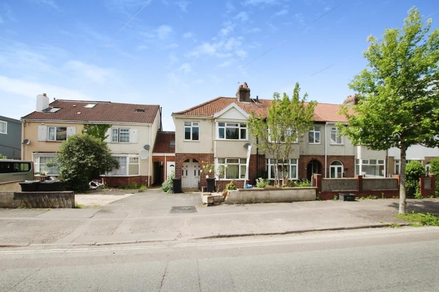 2 bed flat to rent in Southmead Road, Westbury-On-Trym, Bristol BS10, £1,050 pcm