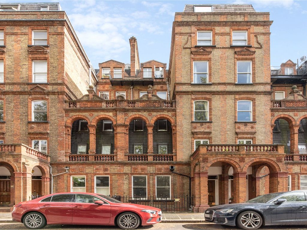 1 bed flat for sale in Courtfield Road, London SW7, £625,000