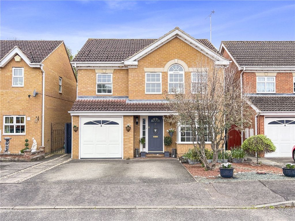 5 bed detached house for sale in Chamois Close, Sawston, Cambridge CB22, £675,000
