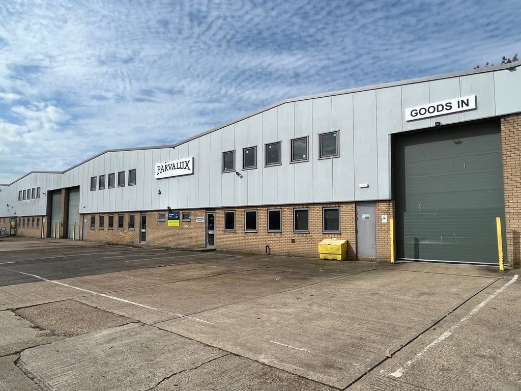 Warehouse to let in Willis Way, Poole BH15, £160,000 pa