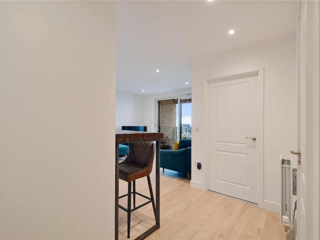 1 bed flat for sale in Lismore Boulevard, Colindale Gardens, Colindale NW9, £350,000