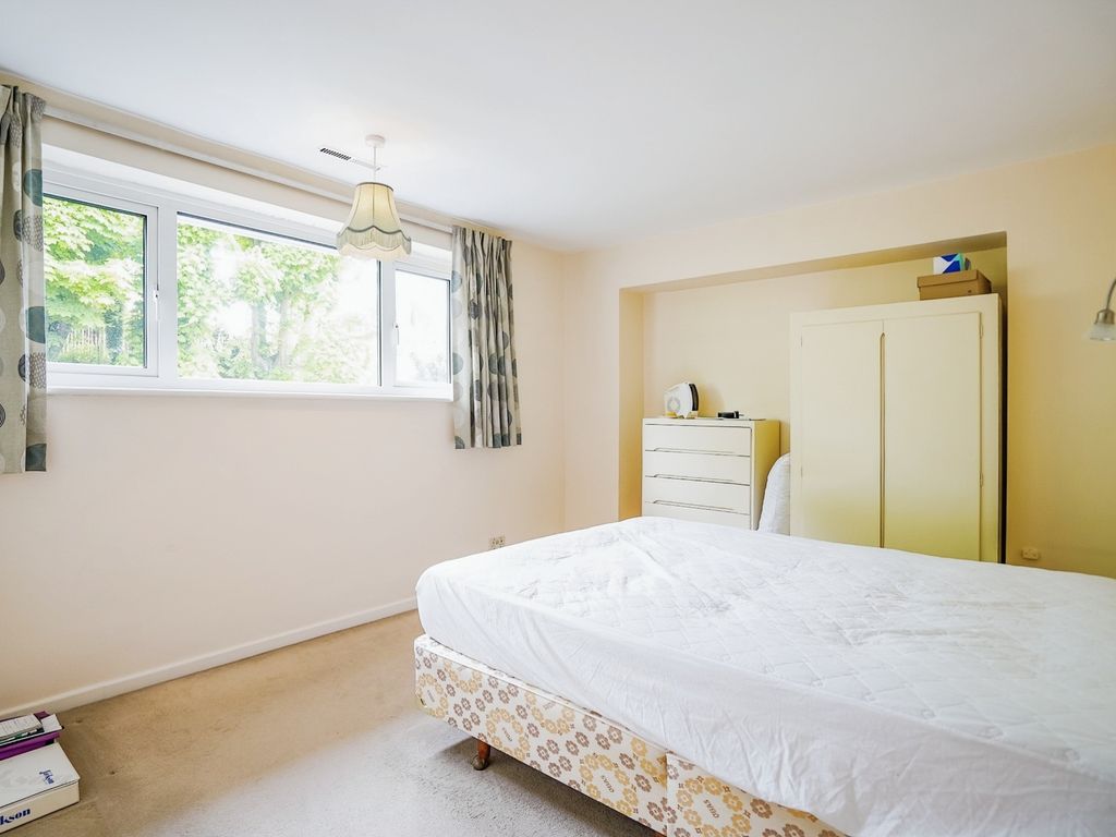 3 bed end terrace house for sale in Birch Way, Chesham HP5, £425,000
