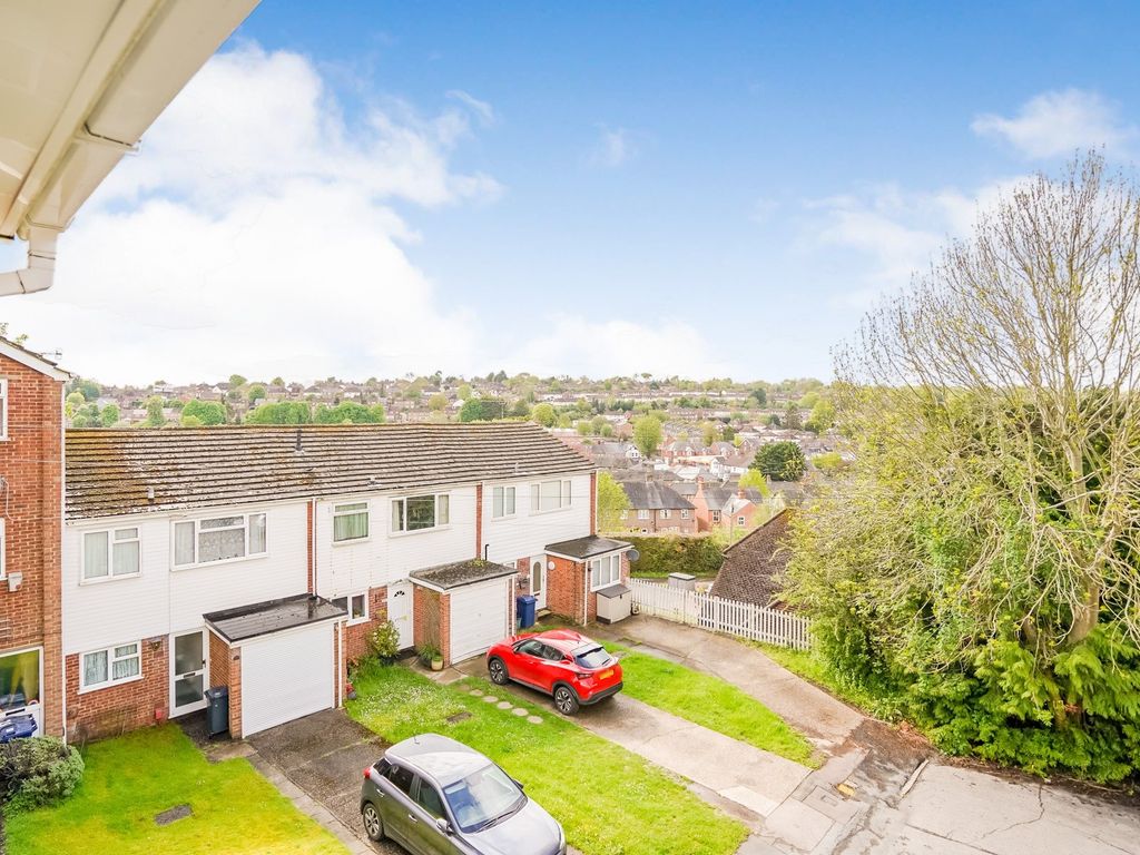 3 bed end terrace house for sale in Birch Way, Chesham HP5, £425,000