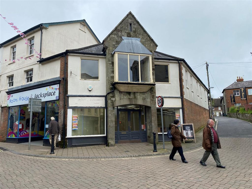 Retail premises to let in High Street, Shaftesbury, Dorset SP7, £21,500 pa