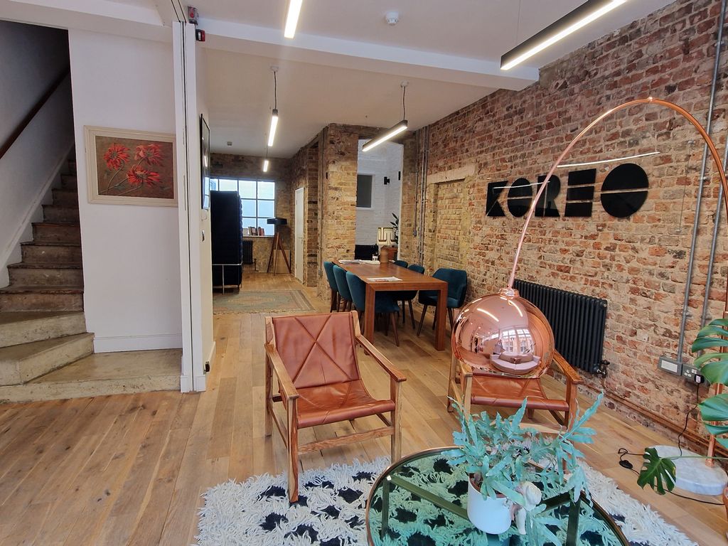 Office to let in Holywell Row, London EC2A, £80,120 pa