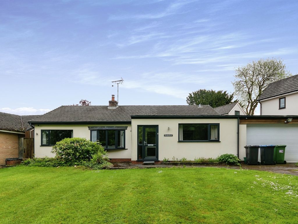 3 bed detached bungalow for sale in Valley Road, Earlswood, Solihull B94, £550,000