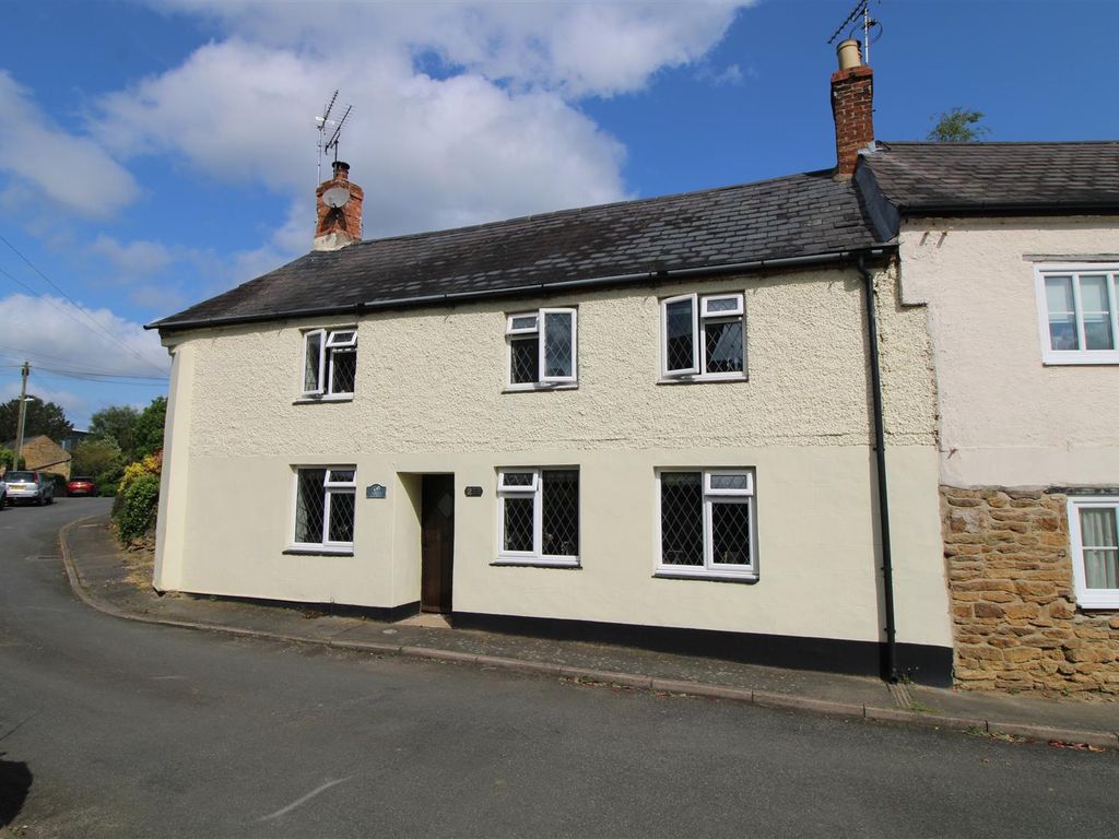 4 bed property for sale in Orchard Street, Daventry NN11, £450,000