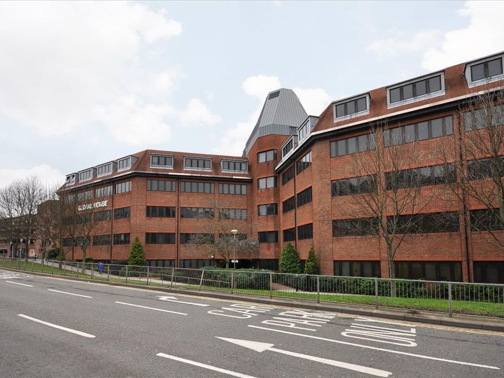 Serviced office to let in Epsom, England, United Kingdom KT18, £4,200 pa