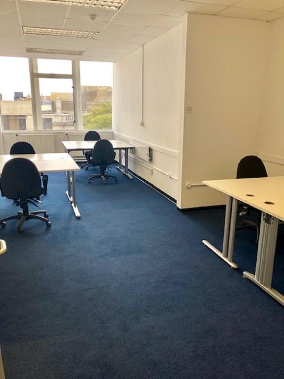 Serviced office to let in Chapel House, Chapel Road, Worthing BN11, £1,200 pa