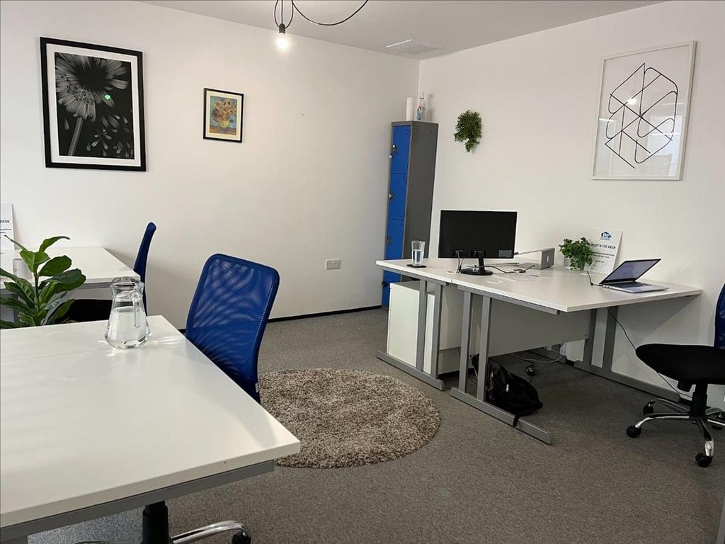 Serviced office to let in Fonthill Road, Hove Business Centre, Hove BN3, £3,000 pa