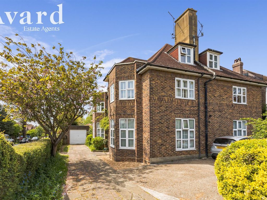 3 bed flat for sale in Dyke Road, Hove BN3, £850,000
