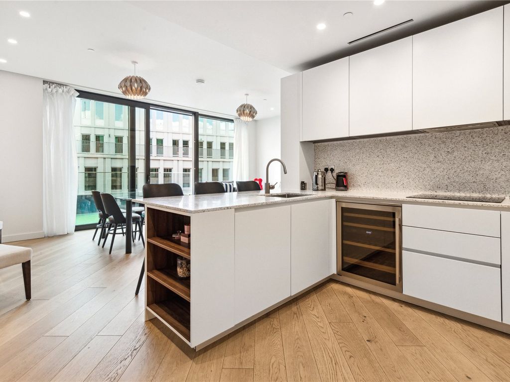 2 bed flat for sale in Wood Crescent, London W12, £975,000