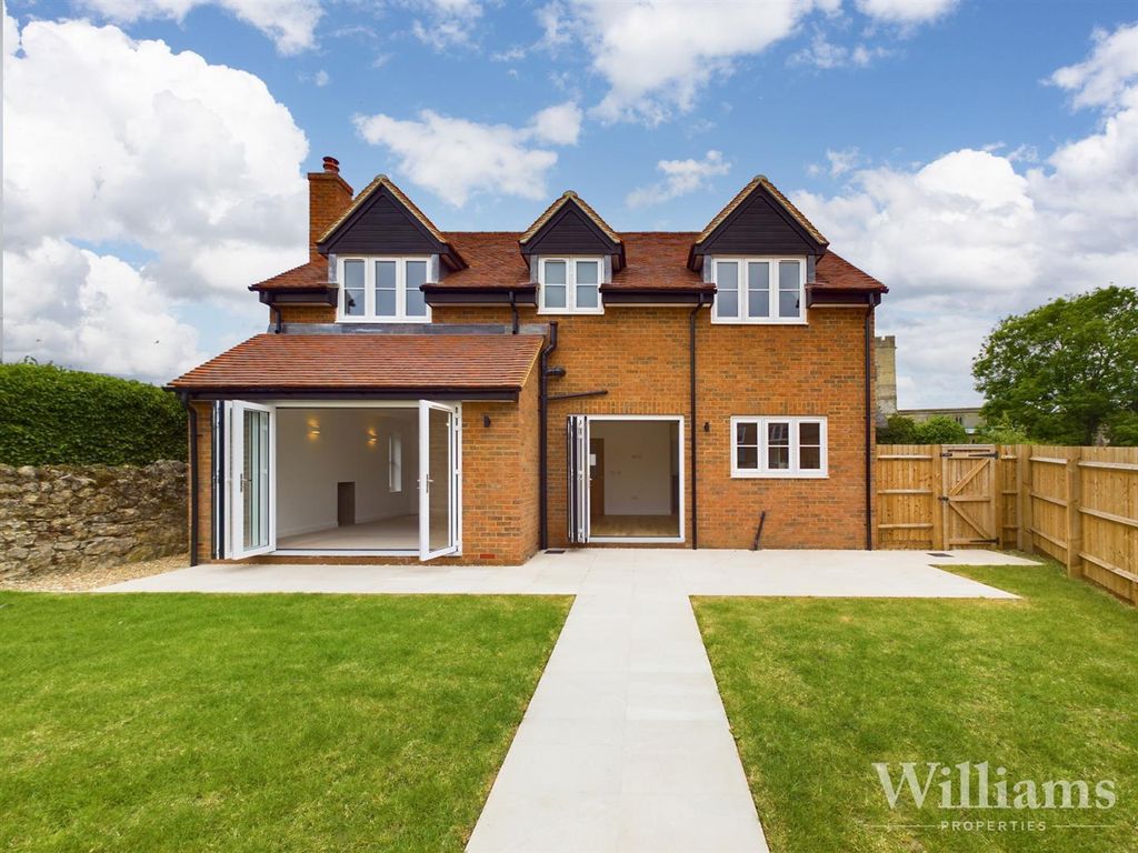 4 bed detached house for sale in White Horse Lane, Whitchurch, Aylesbury HP22, £685,000