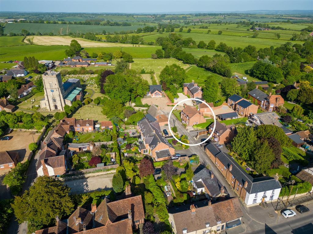 4 bed detached house for sale in White Horse Lane, Whitchurch, Aylesbury HP22, £685,000