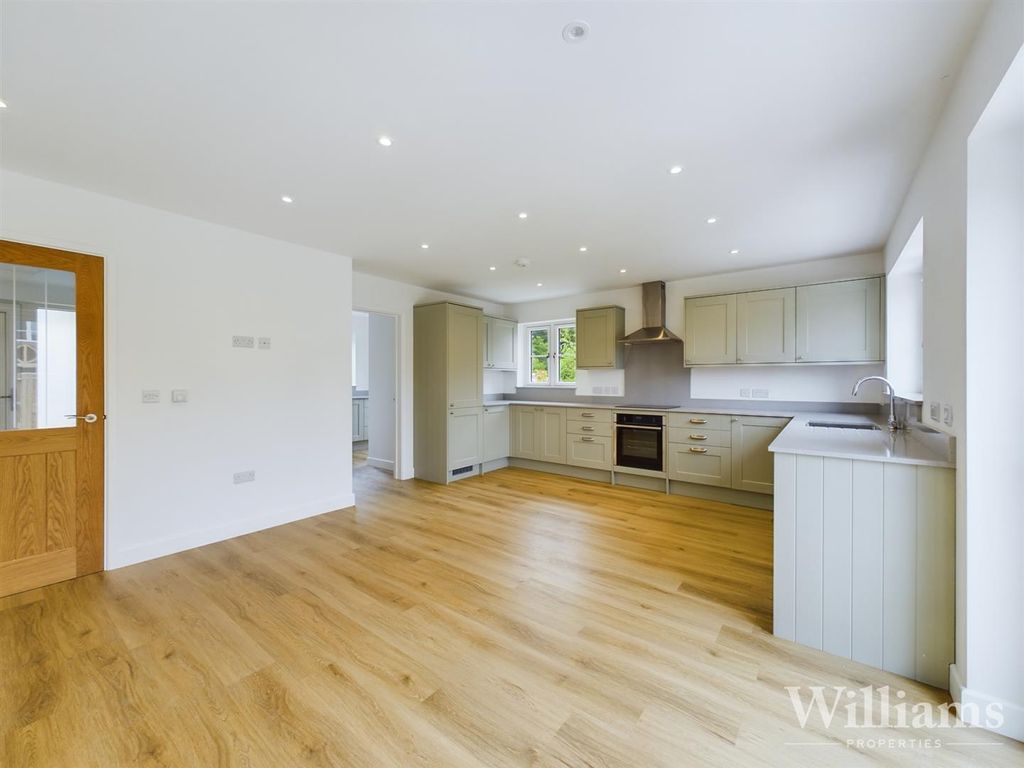 4 bed detached house for sale in White Horse Lane, Whitchurch, Aylesbury HP22, £685,000