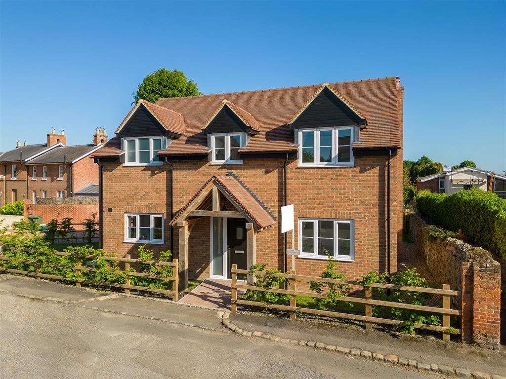 4 bed detached house for sale in White Horse Lane, Whitchurch, Aylesbury HP22, £685,000