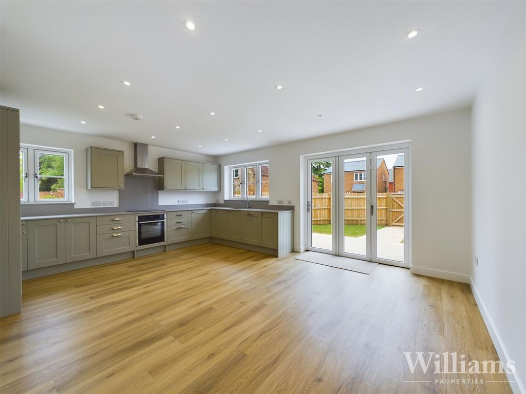 4 bed detached house for sale in White Horse Lane, Whitchurch, Aylesbury HP22, £685,000